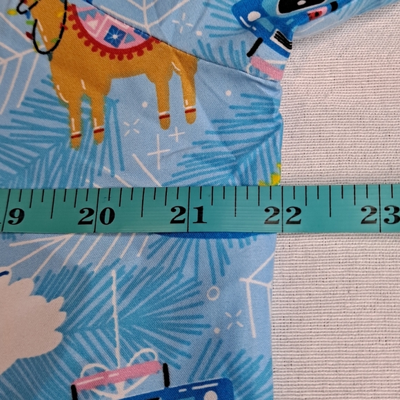 elite Med Performance Scrub Top Womens Microflex Christmas Boombox Animals sz L - Picture 7 of 8